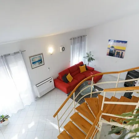 Sanda With Private Pool Vila *