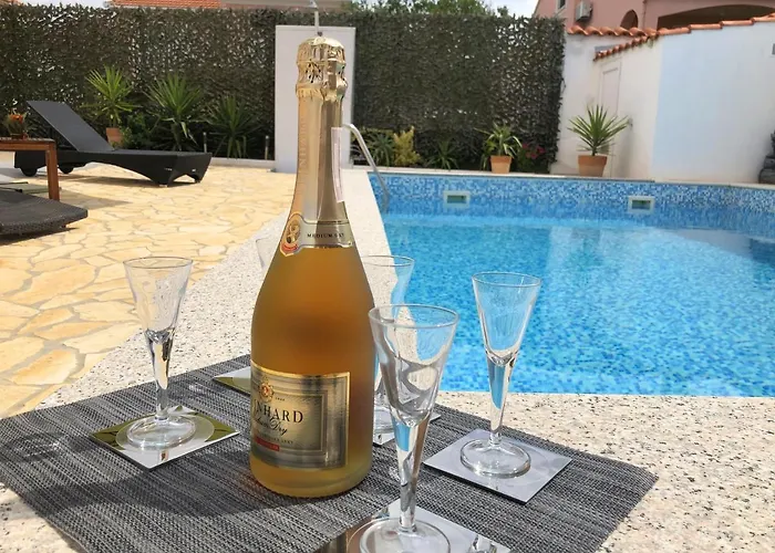 Sanda With Private Pool וילה זאדאר